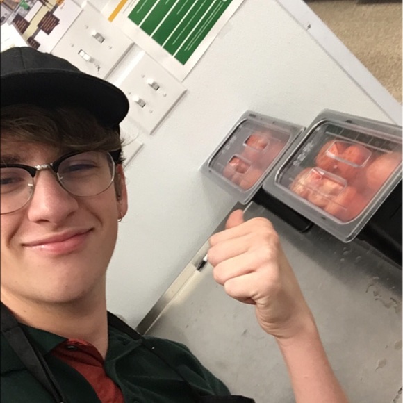 Profile Picture of Connor Muehlemann (@tiddlewinkle) on Poshmark