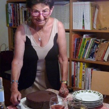 Profile Picture of Julia Hahn (@juliahahn) on Twitter