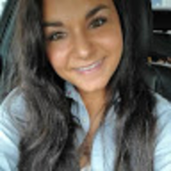 Profile Picture of Haley Hebert (@haleymhebert) on Poshmark