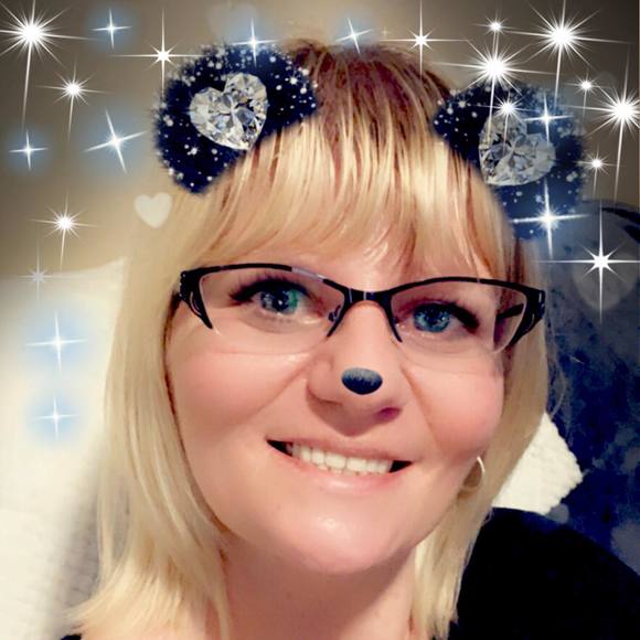 Profile Picture of Karen Beddington (@karenbeddington) on Poshmark