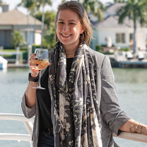 Profile Picture of Emily Svitek (@emilysvitek) on Poshmark