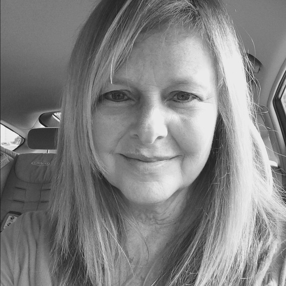 Profile Picture of Leanne Canaday (@leannecanaday) on Poshmark