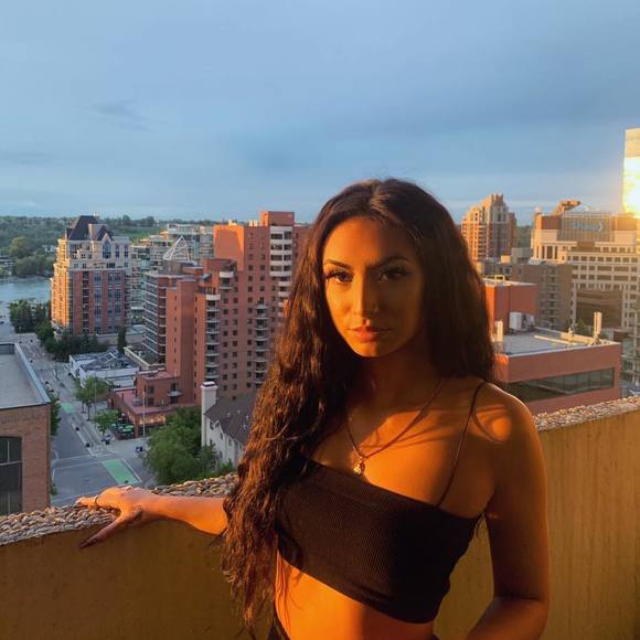 Profile Picture of Automne Maylynn (@angkearamaylynn) on Poshmark