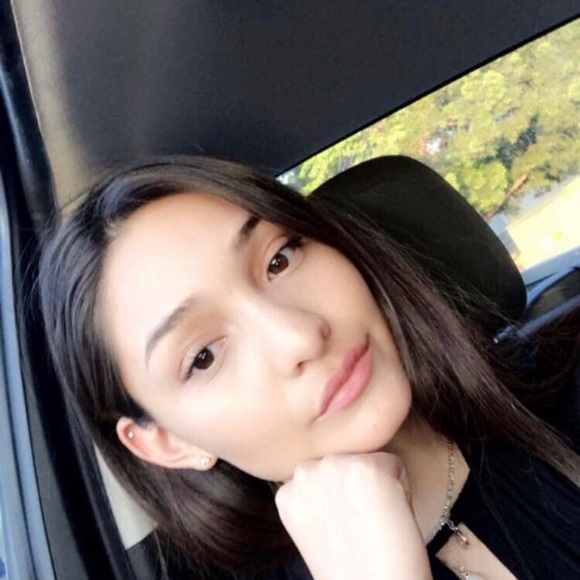 Profile Picture of Bianca Pierre (@baddestbianca) on Poshmark