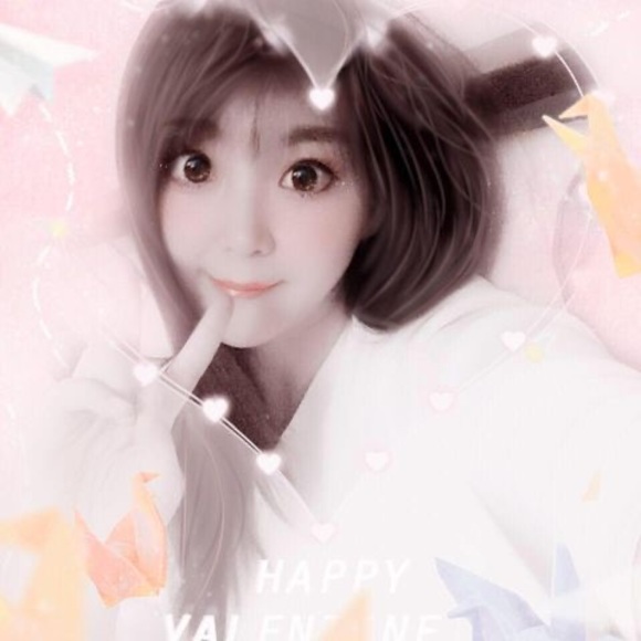 Profile Picture of Wei Liu (@weiliu808) on Poshmark