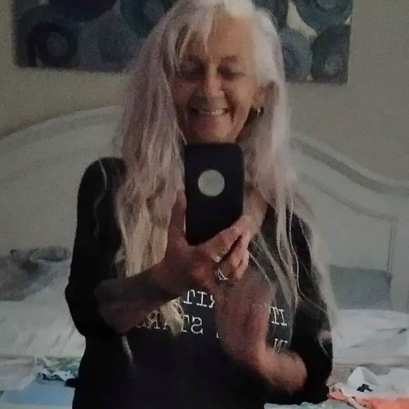 Profile Picture of Pamela Baldwin (@pspicer1955) on Poshmark