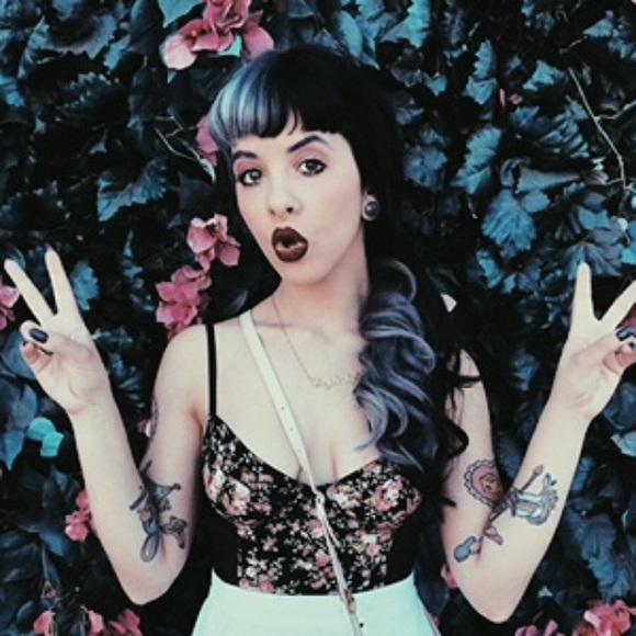 Profile Picture of Emily Kildow (@emlovesbands) on Poshmark