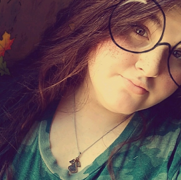 Profile Picture of Amber Bailey (@bamber122001) on Poshmark