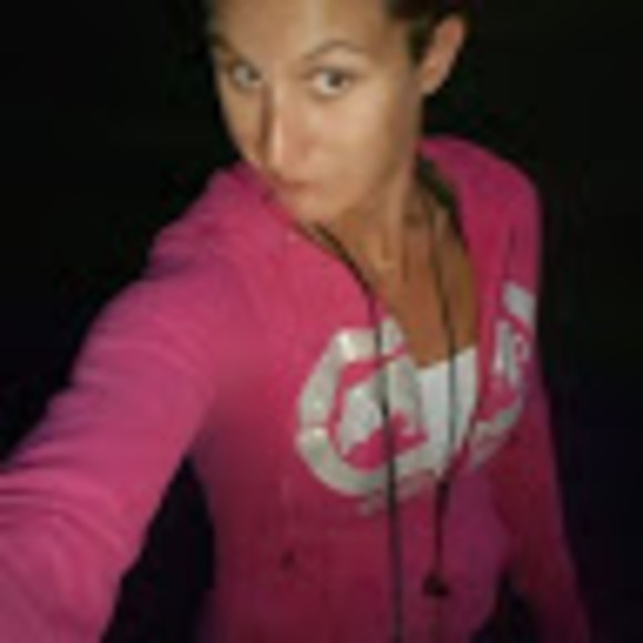 Profile Picture of Beauxgard Chrystelle (@beauxgardc) on Poshmark