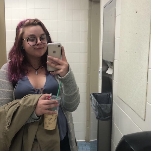 Profile Picture of Eden Knurek (@edenknurek) on Poshmark