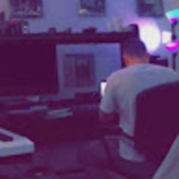 Profile Picture of Jeremy Weinapple (@jeremyweinapple) on Poshmark