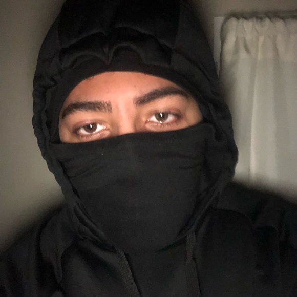 Profile Picture of Wilson Gomes (@wavy_bucketz) on Poshmark