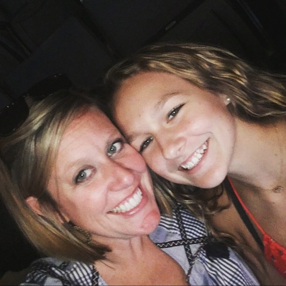 Profile Picture of Lauren Acome (@lacome04) on Poshmark