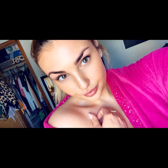 Profile Picture of Deanna Deppeler (@deannadeppeler) on Poshmark