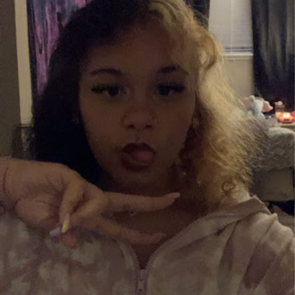 Profile Picture of Joy Hatcher (@joylynnhatcher3) on Poshmark