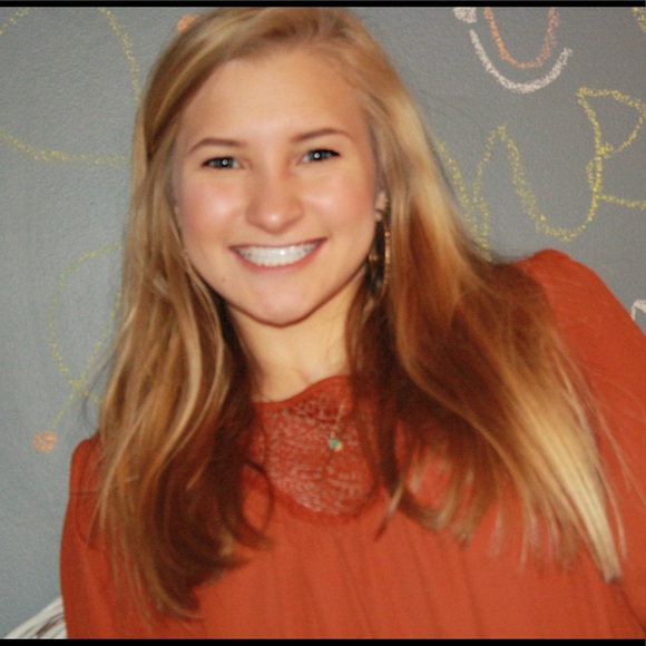 Profile Picture of Sarah Cronk (@scronk728) on Poshmark