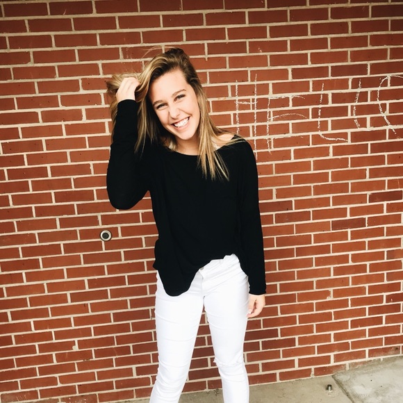 Profile Picture of Lauren Andrusko (@laurenandrusko) on Poshmark
