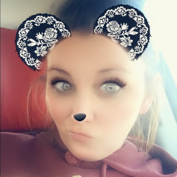 Profile Picture of Cassidy Boothe (@cboothe09) on Poshmark