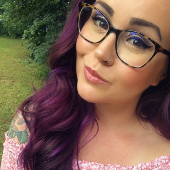 Profile Picture of Sandra Chase (@sbolobanic) on Poshmark