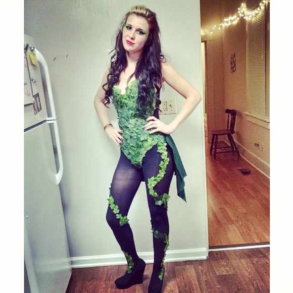 Profile Picture of Kirsten Stepro (@outfoxthem) on Poshmark
