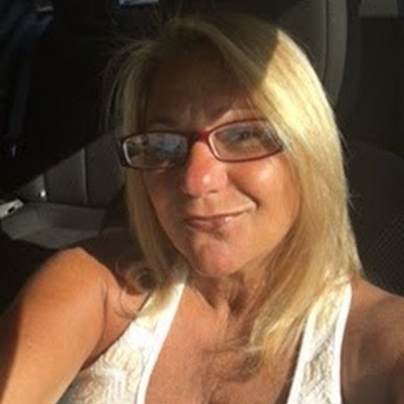 Profile Picture of Lauren Sirignano (@daddysgirl926) on Poshmark