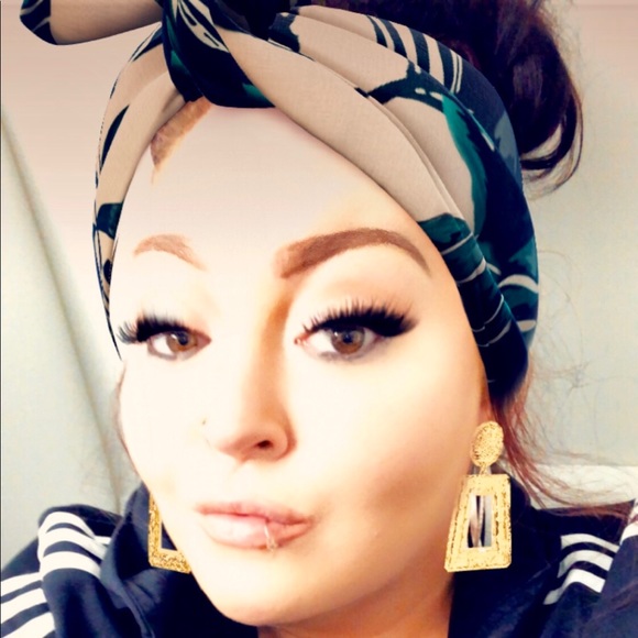 Profile Picture of Heather Clausen (@heather_clausen) on Poshmark