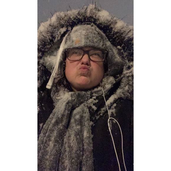 Profile Picture of Nicci Starbird (@niccinunu) on Poshmark