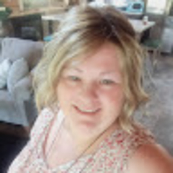 Profile Picture of Tammy Jones (@smilesalot362) on Poshmark