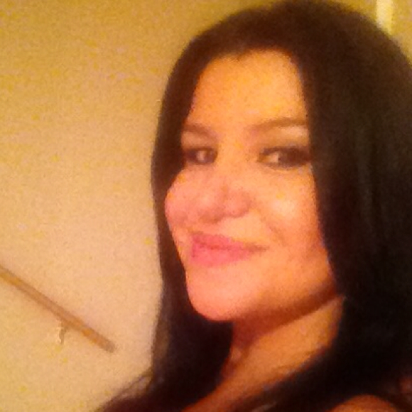 Profile Picture of Ceci Caminos (@cecigobaby) on Poshmark