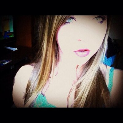 Profile Picture of Julia Mier (@xoxojulia48) on Twitter