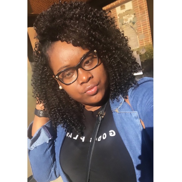 Profile Picture of Robinesha Stucks (@robineshas) on Poshmark
