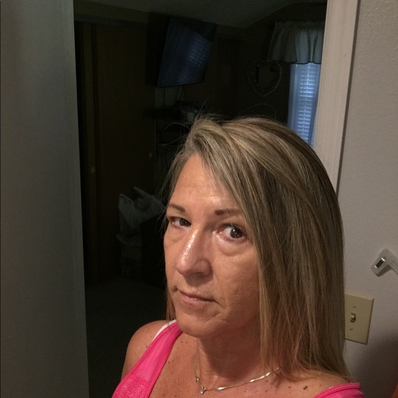 Profile Picture of Heather Wiederhold (@22hazel22) on Poshmark