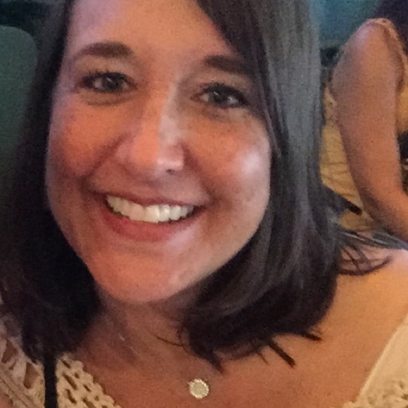 Profile Picture of Cheryl Casselman (@ccasselman) on Poshmark