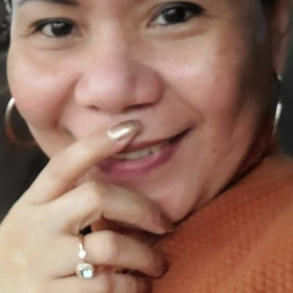 Profile Picture of Lisa Newland (@l_newland) on Poshmark