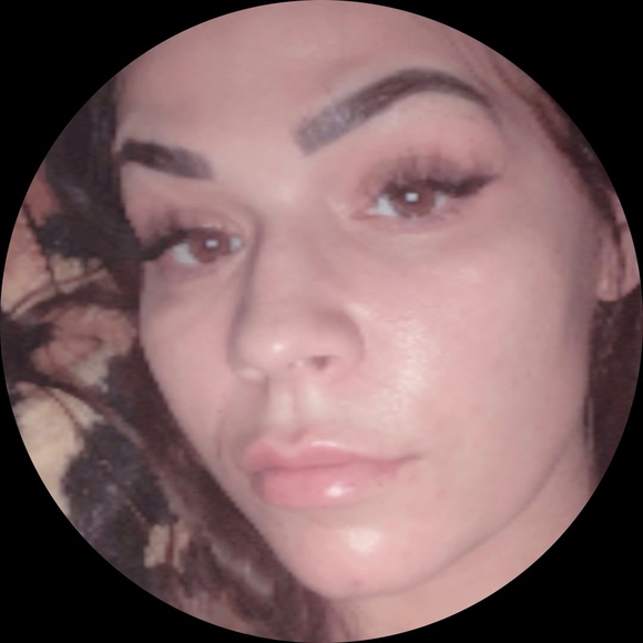 Profile Picture of Lisa Zazarino (@lisazazarino) on Poshmark