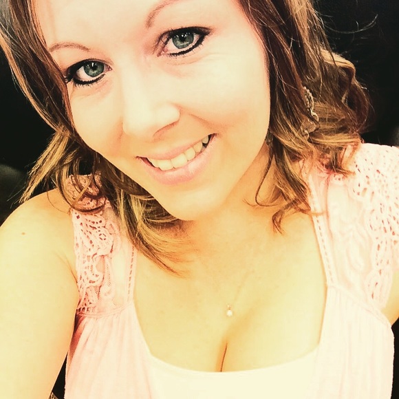 Profile Picture of Tamara Jean (@tjean123) on Poshmark