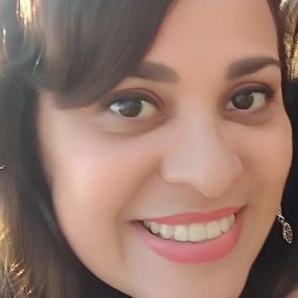 Profile Picture of Goretti Flores (@mizflores60) on Poshmark