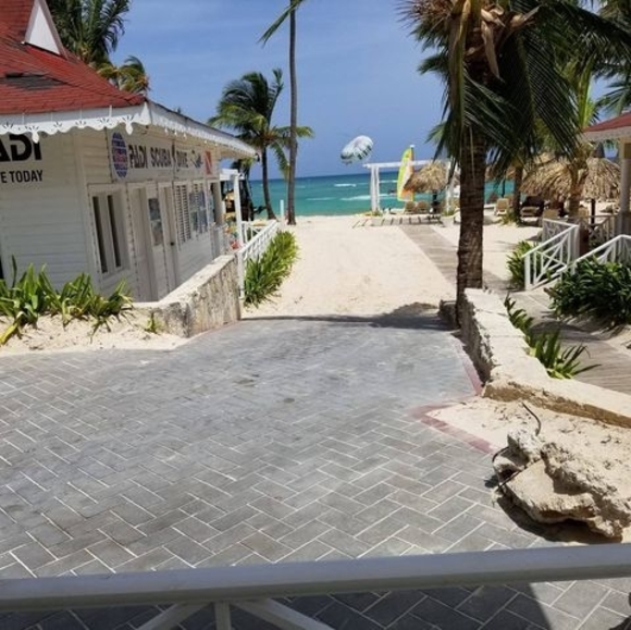 Profile Picture of Daniel Belanger (@danielbelang312) on Poshmark