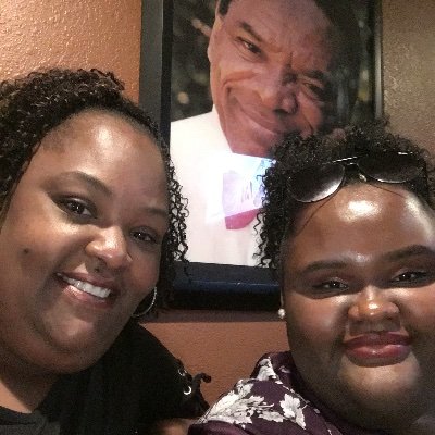 Profile Picture of Lori Grays (@Lorigrays2) on Twitter