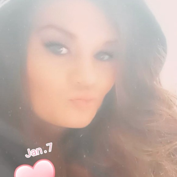 Profile Picture of Merinda Glowen (@mommywalker21) on Poshmark