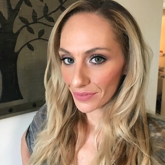 Profile Picture of Kristy Schecher (@kristyschecher) on Poshmark