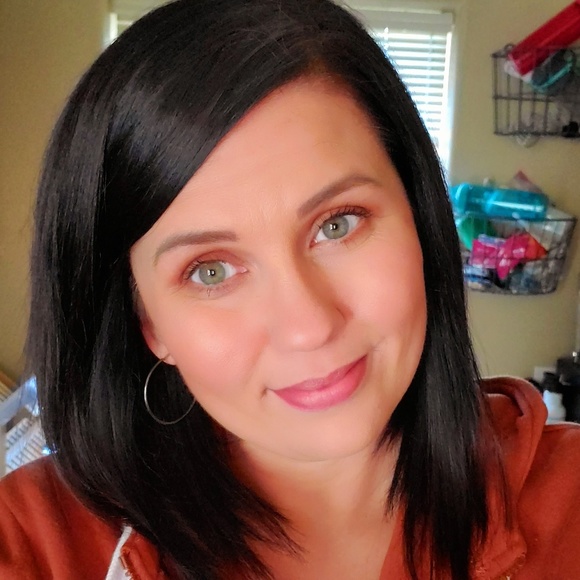 Brandy Huffsmith - Poshmark Profile Picture of Brandy Huffsmith (@bsavoia21) on Poshmark