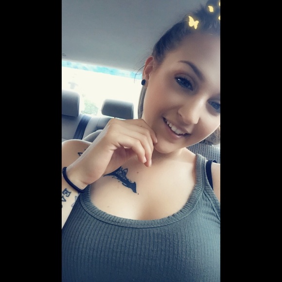 Profile Picture of Holly Keiper (@holly_keiper) on Poshmark