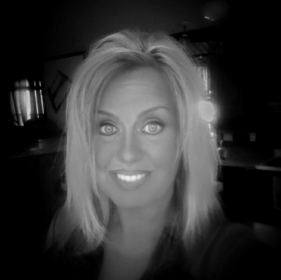 Profile Picture of Kim Zezulka (@kzezulka) on Poshmark