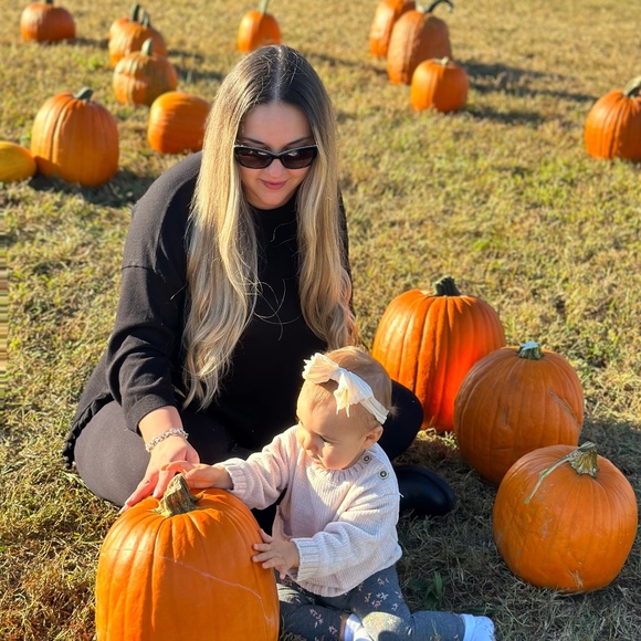 Profile Picture of Siria Antonioli (@siria_antonioli) on Poshmark