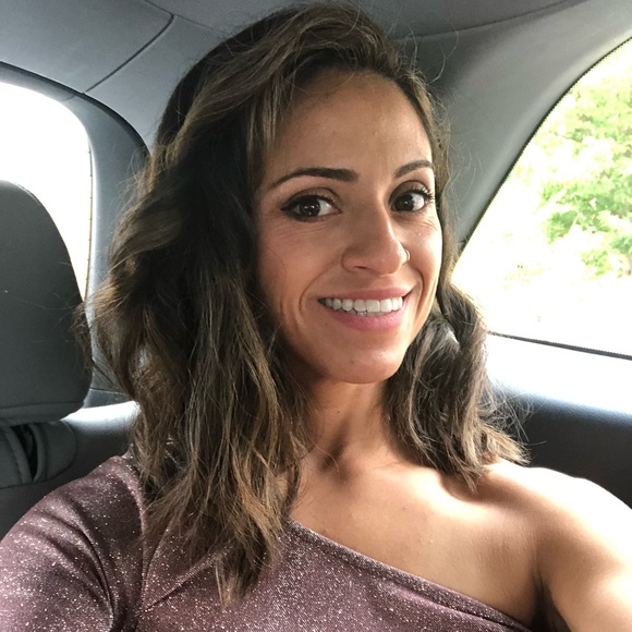 Profile Picture of Nelly Lichtenauer (@nlichtenauer) on Poshmark