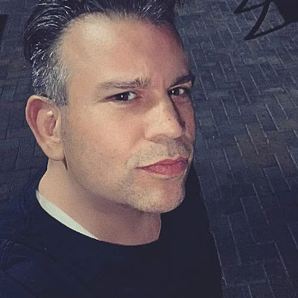 Profile Picture of Brian Pellicone (@brianpellicone) on Poshmark