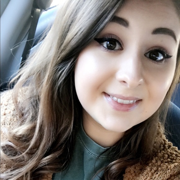 Profile Picture of Haley Page (@haleylane) on Poshmark