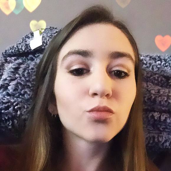 Profile Picture of Angel Rustyfish (@neono_27) on Poshmark