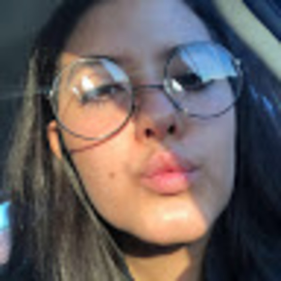 Profile Picture of Kate Heffernan (@k8heff) on Poshmark